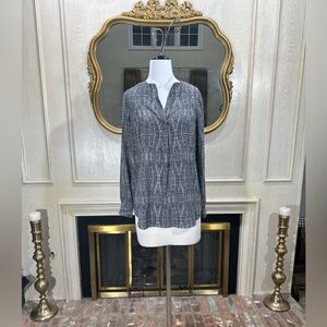 Zoa New York M Black‎ White Abstract Print Long Sleeve Split Neck Lightweight